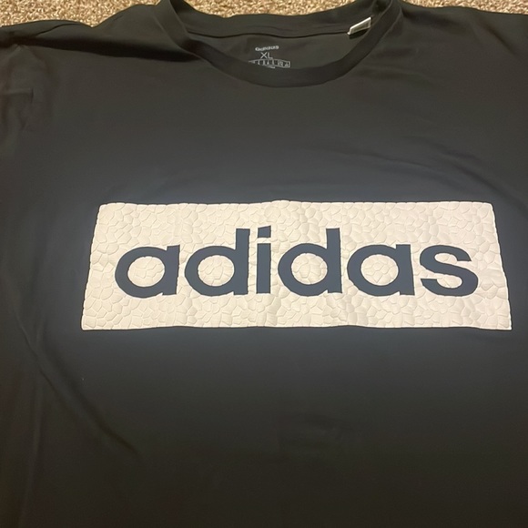 Adidas short sleeve tee. Men’s size XL. - Picture 2 of 4